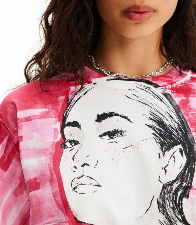 Desigual Playera De Cuello Redondo Con Manga Corta E Ilustración Mujer 6 Desigual Playera De Cuello Redondo Con Manga Corta E Ilustración Mujer - Imagen 4
