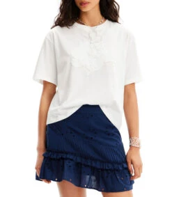 Desigual Playera De Cuello Redondo Con Manga Corta Y Parche De Flor Mujer