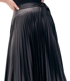 Falda Negra Plisada Midi Vinipiel Mujer -GlamModa Ventas 43353653 x4